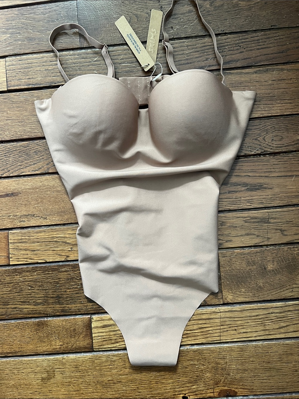 SKIMS Sienna Nude Skims Body Molded Underwire Thong Bodysuit Size Medium NWT
